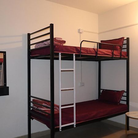 Nomad'S Nest Backpackers Hostel Гувахати Экстерьер фото