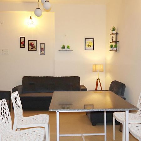 Nomad'S Nest Backpackers Hostel Гувахати Экстерьер фото