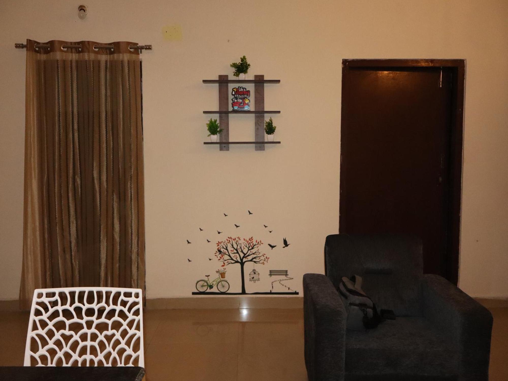 Nomad'S Nest Backpackers Hostel Гувахати Экстерьер фото
