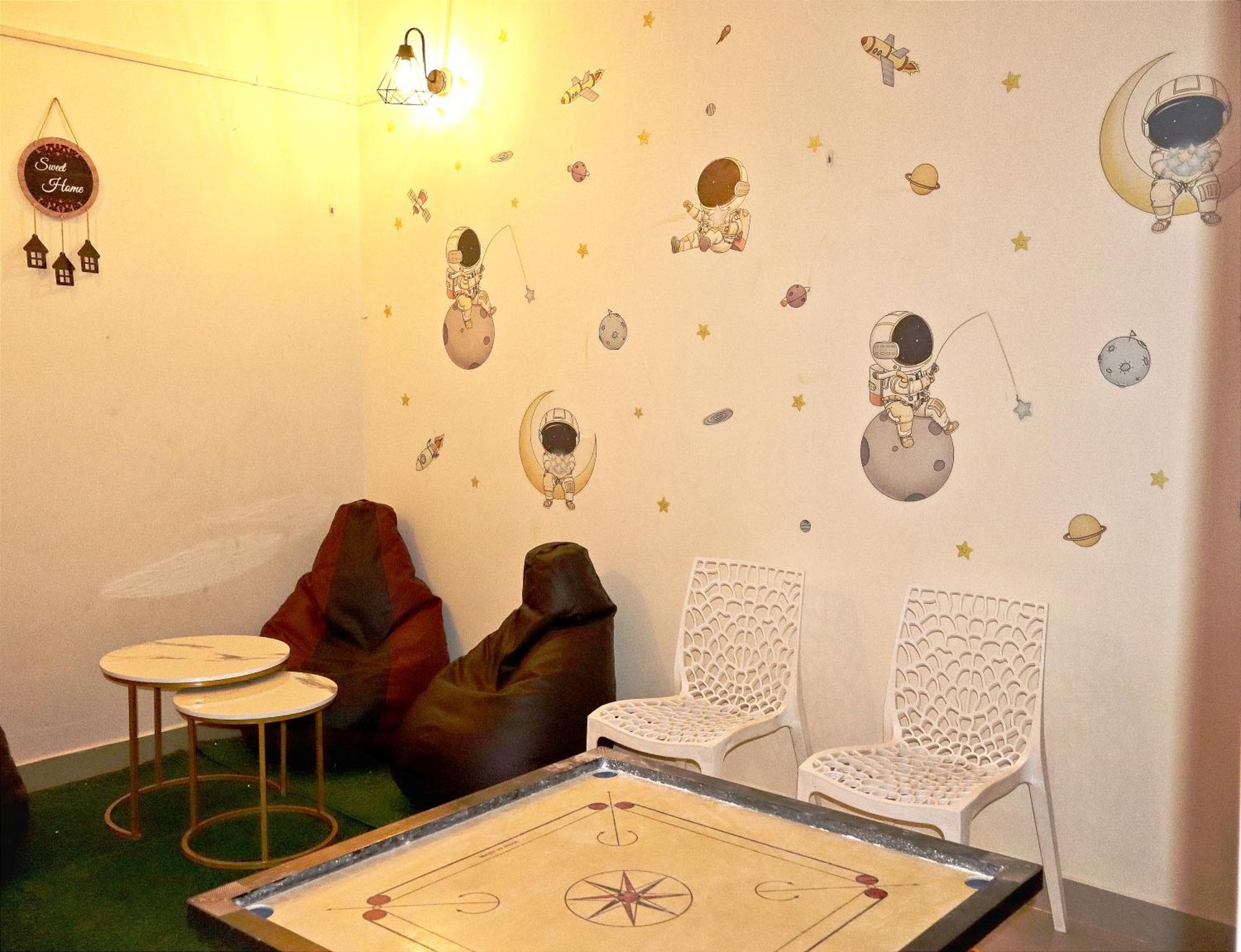 Nomad'S Nest Backpackers Hostel Гувахати Экстерьер фото