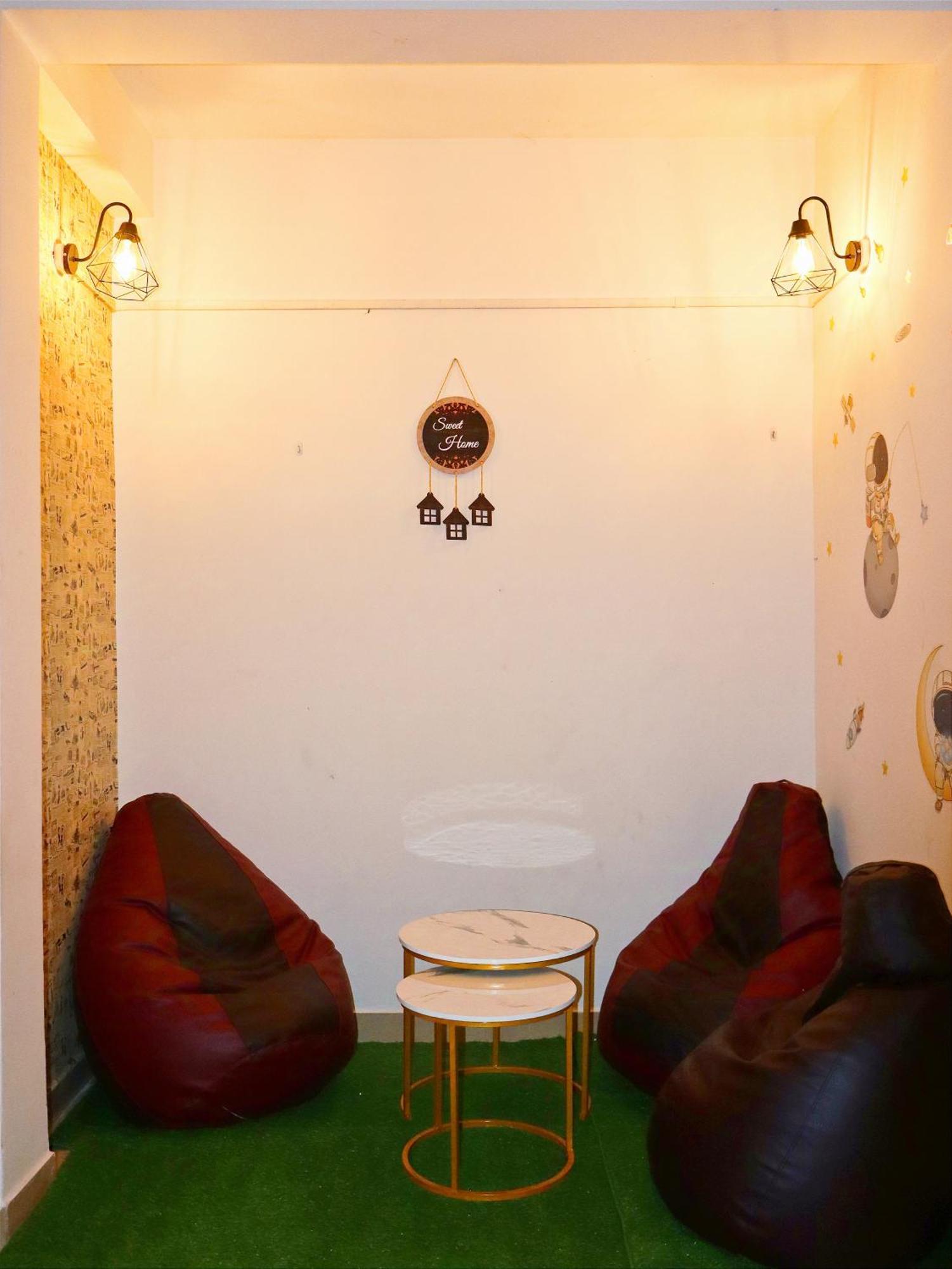Nomad'S Nest Backpackers Hostel Гувахати Экстерьер фото
