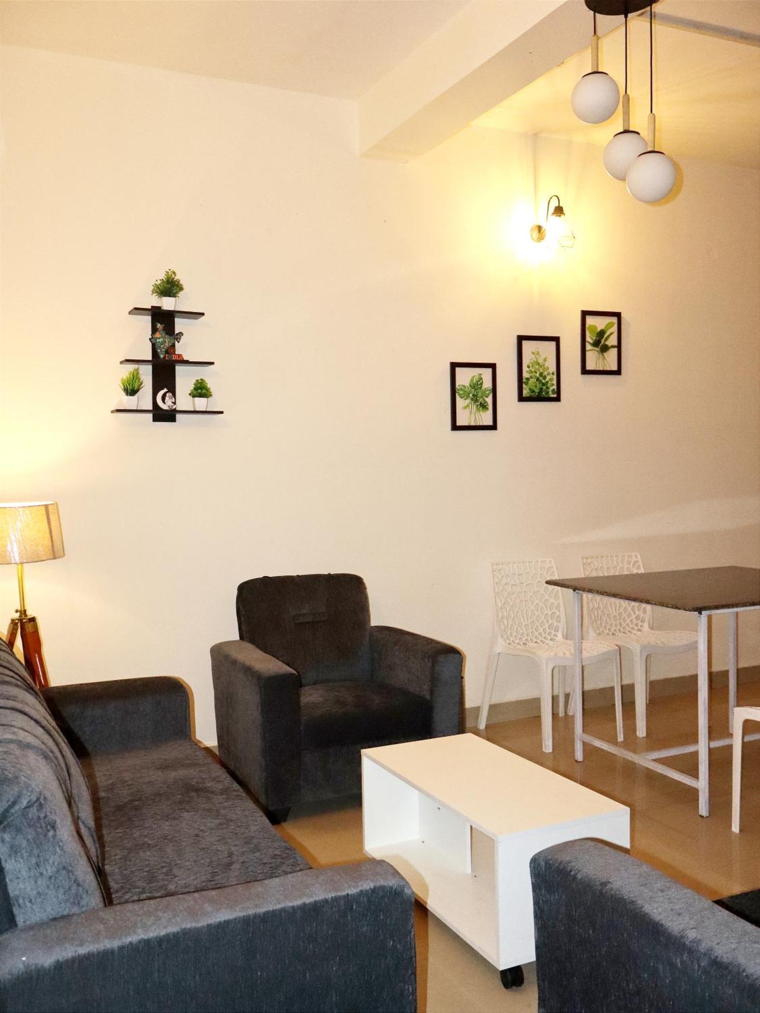 Nomad'S Nest Backpackers Hostel Гувахати Экстерьер фото