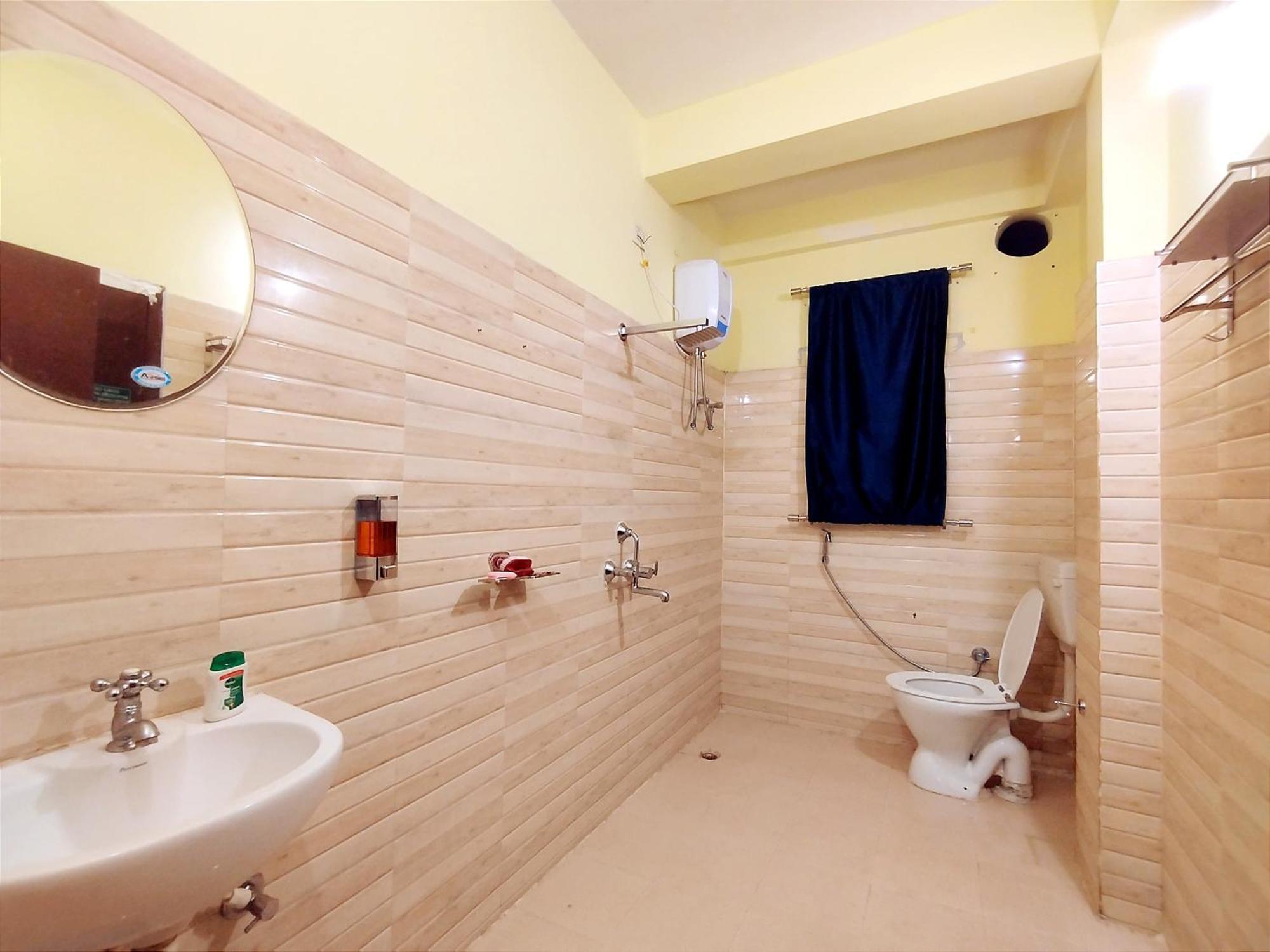 Nomad'S Nest Backpackers Hostel Гувахати Экстерьер фото