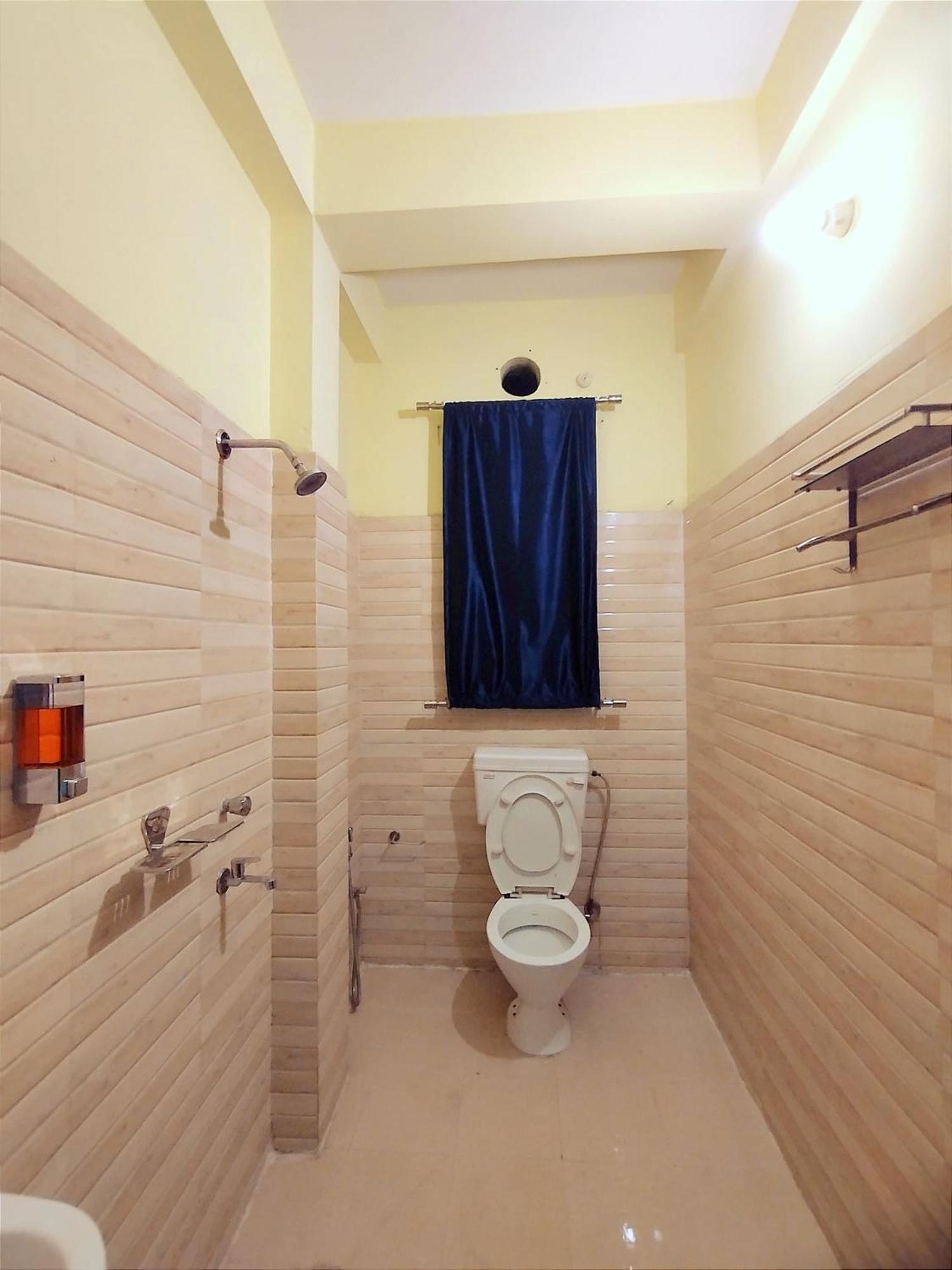 Nomad'S Nest Backpackers Hostel Гувахати Экстерьер фото
